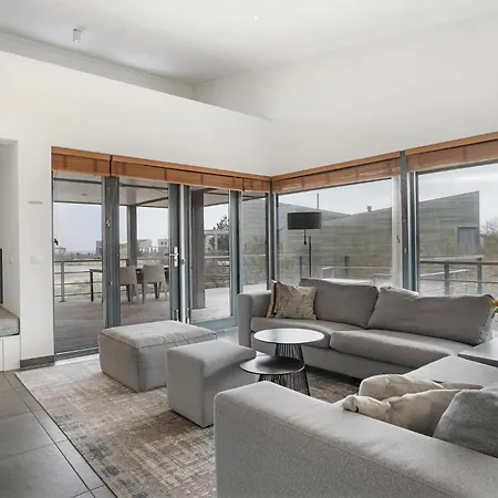 24 - The Outlook | With Panoramic Views Over The Water *