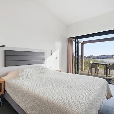 24 - The Outlook | With Panoramic Views Over The Water 别墅