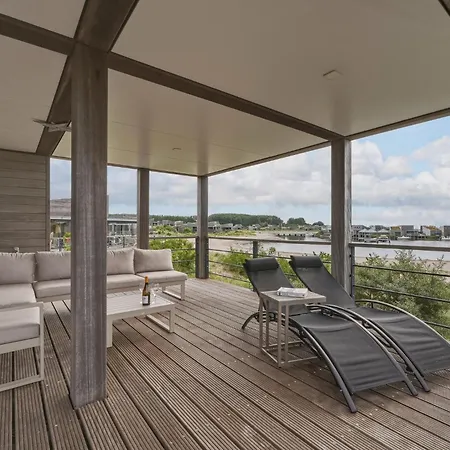 24 - The Outlook | With Panoramic Views Over The Water * 奥德多普