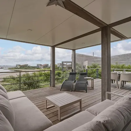 24 - The Outlook | With Panoramic Views Over The Water 奥德多普